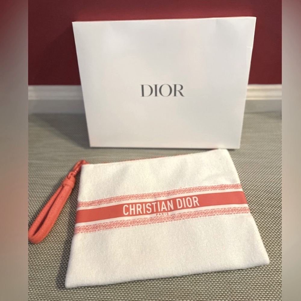 “CHRISTIAN DIOR” Soft White Pouch/Clutch/Wristlet.
⭐️Sale